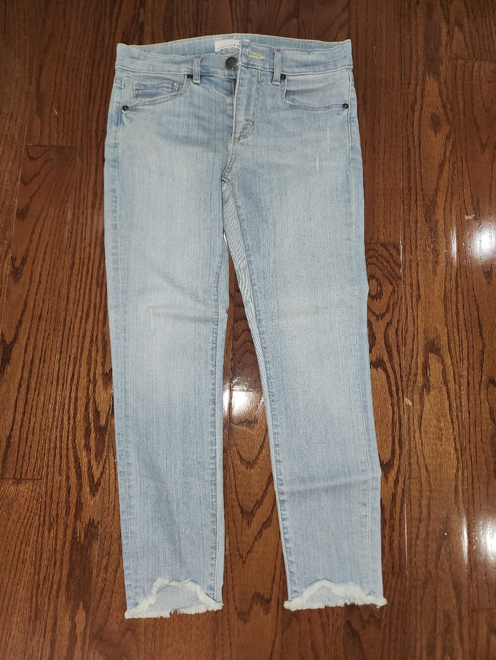 New LOFT Light Wash Women's Skinny Jeans. Uneven Frayed Hem Design.